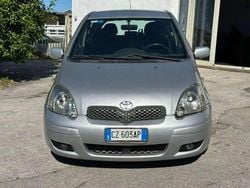 Silver met Usata 2005 Toyota Yaris Sol Due volumi | 2950 € (Buon prezzo)