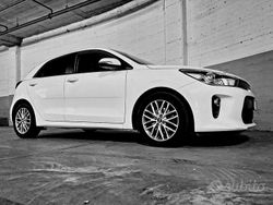 Bianco Usata 2017 Kia Rio Due volumi | 11.000 € (Molto cara)