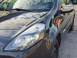 Usata 2011 Renault Clio II LIMITED Tre volumi | 4950 € (Buon prezzo)