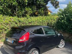 Nero Usata 2010 Ford Fiesta Titanium Due volumi | 3500 € (Buon prezzo)