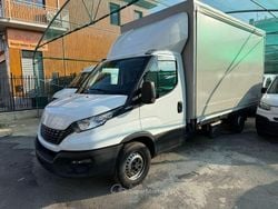 Verde(met.) Usata 2020 Iveco Daily Tre volumi | 27.990 € (Molto cara)
