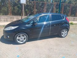 Nero Usata 2010 Ford Fiesta Due volumi | 2600 € (Molto cara)