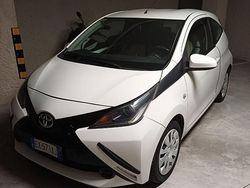 Bianco Usata 2014 Toyota Aygo Due volumi | 7700 € (Molto cara)