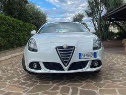 Bianco Usata 2015 Alfa Romeo Giulietta Tre volumi | 5600 € (Super prezzo)