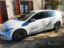 Bianco Usata 2022 VW Golf VIII Style Tre volumi | 19.800 € (Buon prezzo)