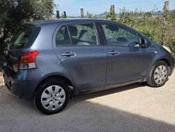 Grigio Usata 2009 Toyota Yaris Tre volumi | 2500 €