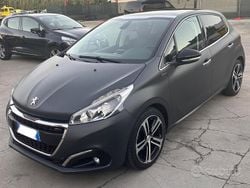 Grigio Usata 2017 Peugeot 208 GT-line Due volumi | 9499 € (Buon prezzo)