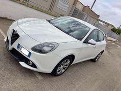 Bianco Usata 2015 Alfa Romeo Giulietta Tre volumi | 8900 € (Buon prezzo)