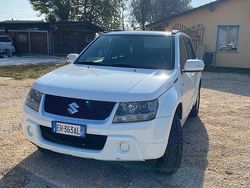 Bianco Usata 2011 Suzuki Grand Vitara Tre volumi | 8500 € (Buon prezzo)