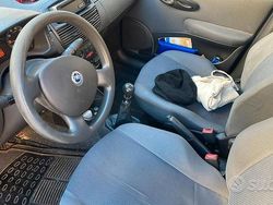 Nero Usata 2005 Fiat Punto Due volumi | 2700 €