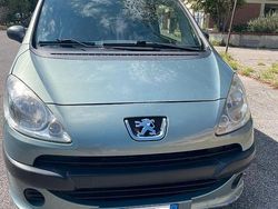 Usata 2005 Peugeot 1007 Monovolume | 3500 €