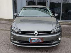 Grigio Usata 2019 VW Polo Comfortline Tre volumi | 11.500 € (Buon prezzo)