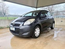Nero Usata 2009 Toyota Yaris Tre volumi | 3400 € (Ottimo prezzo)