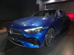 Azzurro Nuova 2024 Mercedes 220 AMG Line Premium Coupé | 64.000 € (Cara)