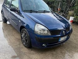 Blu Usata 2003 Renault Clio II Tre volumi | 1500 € (Ottimo prezzo)