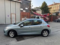 Argento Usata 2011 Peugeot 207 Tre volumi | 3500 € (Buon prezzo)