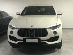 Bianco pastello Usata 2017 Maserati Levante SUV | 40.000 € (Cara)