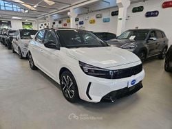 Bianco tetto nero Usata 2024 Opel Corsa GS Line Tre volumi | 14.750 € (Buon prezzo)