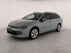 Crystal ice blue metallizzato Nuova 2025 VW Golf VIII Edition Station wagon | 32.900 € (Buon prezzo)