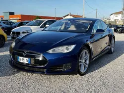Blu/azzurro Usata 2015 Tesla Model S Tre volumi | 25.000 €