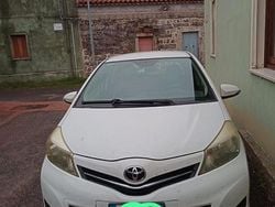 Bianco Usata 2011 Toyota Yaris Tre volumi | 5000 € (Buon prezzo)