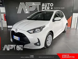 Bianco Usata 2023 Toyota Yaris Active Tre volumi | 14.800 € (Buon prezzo)