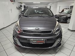Grigio Usata 2016 Kia Rio Tre volumi | 8900 € (Buon prezzo)