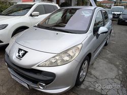 Grigio Usata 2006 Peugeot 207 Tre volumi | 3900 € (Molto cara)