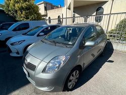 Grigio Usata 2006 Toyota Yaris Tre volumi | 4000 € (Buon prezzo)