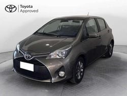 Grigio Usata 2015 Toyota Yaris Lounge Tre volumi | 9500 € (Buon prezzo)