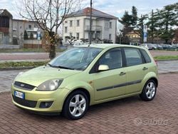 Verde Usata 2006 Ford Fiesta Ghia Tre volumi | 1900 € (Buon prezzo)