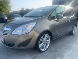 Verde Usata 2010 Opel Meriva Monovolume | 7200 € (Molto cara)