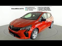 Arancione Usata 2024 Renault Clio V Evolution Tre volumi | 16.500 € (Buon prezzo)