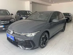 Grigio Nuova 2025 VW Golf VIII R-line Plus Tre volumi | 36.900 € (Cara)