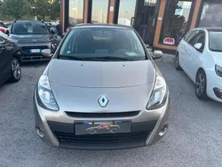Grigio Usata 2010 Renault Clio II Dynamique Tre volumi | 4890 € (Buon prezzo)