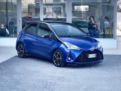 Blu/azzurro Usata 2017 Toyota Yaris Hybrid Tre volumi | 12.300 € (Buon prezzo)
