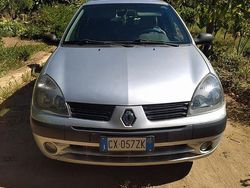 Grigio Usata 2006 Renault Clio II Tre volumi | 2500 € (Molto cara)