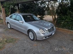 Grigio Usata 2004 Mercedes E270 Tre volumi | 3500 € (Molto cara)