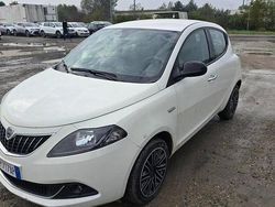Bianco Usata 2023 Lancia Ypsilon Gold Due volumi | 12.900 € (Buon prezzo)