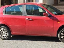 Rosso Usata 2003 Alfa Romeo 147 Due volumi | 2000 € (Buon prezzo)