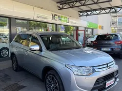 Grigio Usata 2015 Mitsubishi Outlander Instyle SUV | 14.500 € (Cara)