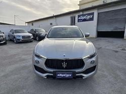 Grigio Usata 2017 Maserati Levante SUV | 29.990 € (Buon prezzo)