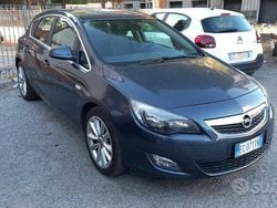 Grigio Usata 2010 Opel Astra Tre volumi | 4999 € (Buon prezzo)