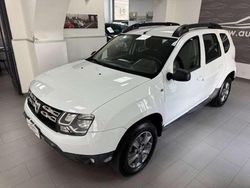 Bianco Usata 2015 Dacia Duster Lauréate SUV | 9900 € (Buon prezzo)
