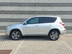 Argento Usata 2010 Toyota RAV4 Executive SUV | 10.000 € (Cara)