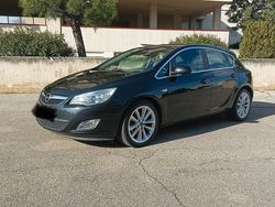 Grigio Usata 2012 Opel Astra GTC Cosmo Tre volumi | 6900 € (Molto cara)