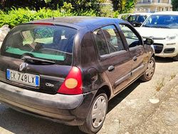 Nero Usata 2004 Renault Clio II Tre volumi | 2300 €