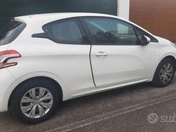 Usata 2015 Peugeot 208 Due volumi | 4100 € (Super prezzo)