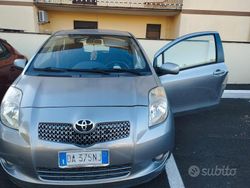 Grigio Usata 2006 Toyota Yaris Due volumi | 2500 € (Buon prezzo)