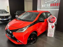 Arancione Usata 2015 Toyota Aygo X-wave Due volumi | 7490 € (Buon prezzo)